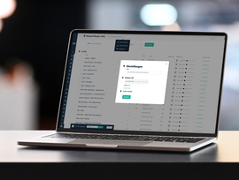 Laptop auf Schreibtisch zeigt Wagtail Interface für freestream: Channel-Planner, Einstellungen